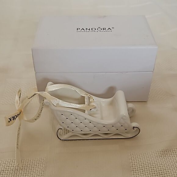 Pandora Holiday 2014 Sleigh Ornament White/ Silver - Picture 13 of 16